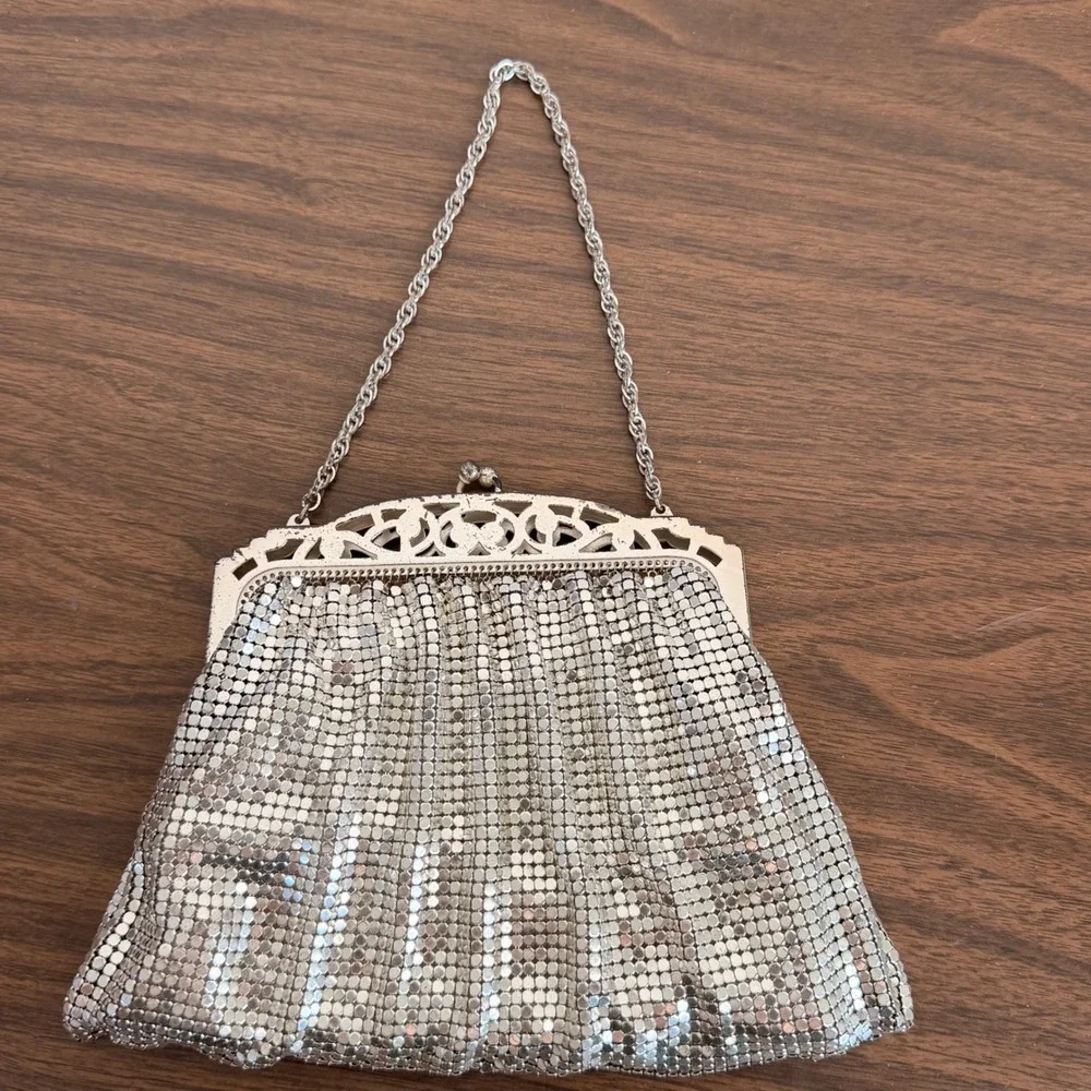 Whiting & Davis Silver Frame Metal Mesh Bag Purse Art Deco Chain Strap Kiss Lock